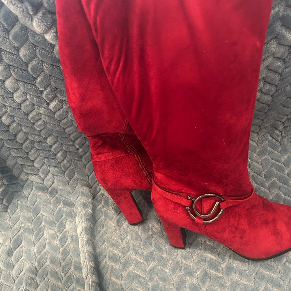Impo Red Stretch Suede Heeled Boots for Stylish Elegance